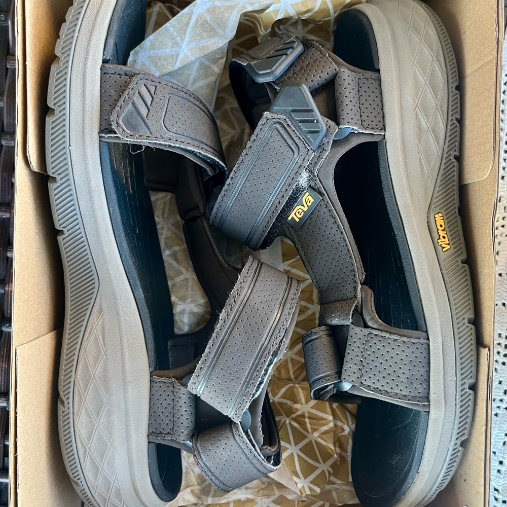 Teva Sandals Men’s Size 8
Like New